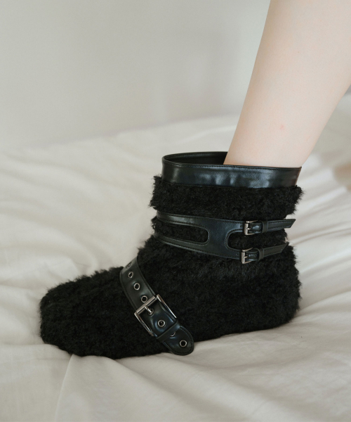 Teddy Buckle Boots / Black