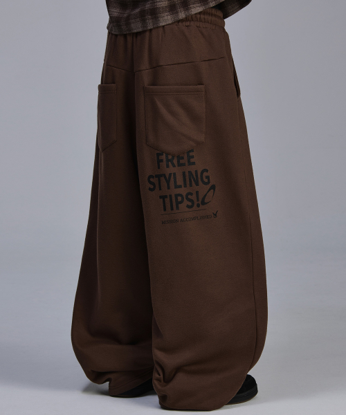 스켈리웩() 백 프린팅 와이드 기모 트레이닝 팬츠[브라운] 상품 이미지
