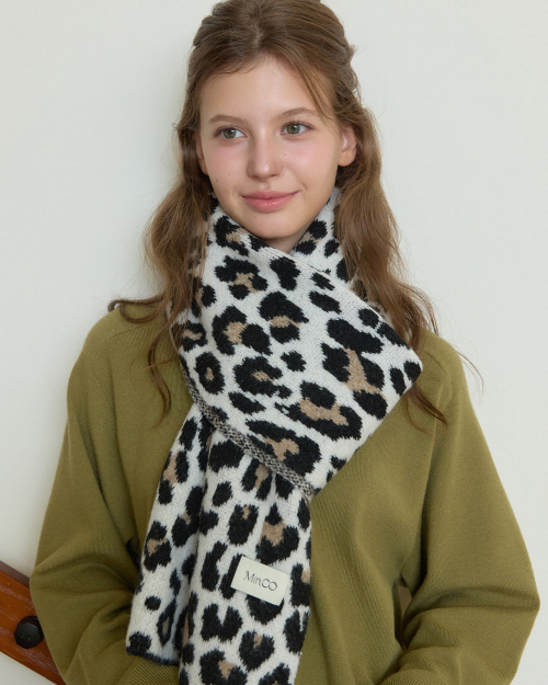 Wide Leopard muffler (ivory)