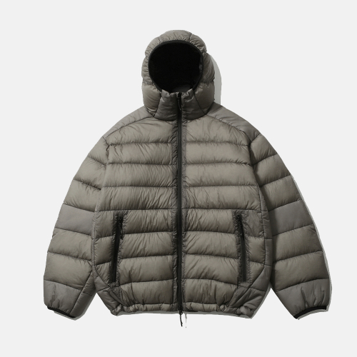 [AW25] HELIUM HOODED DOWN JACKET / SHEER OLIVE