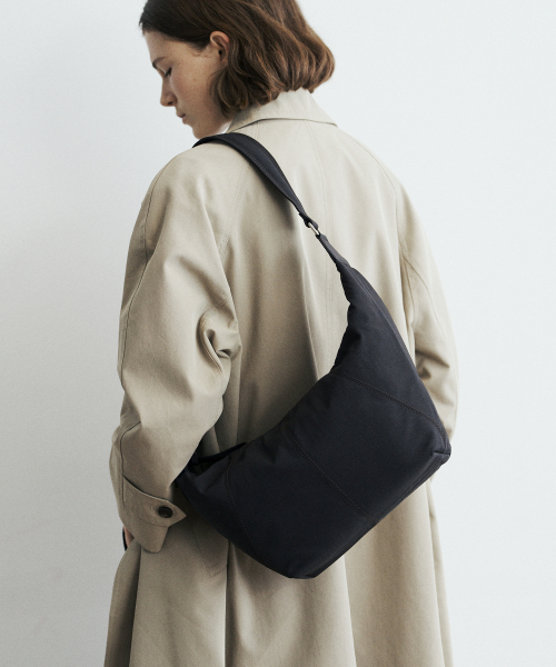 SLING BAG LARGE NYLON_2COLORS