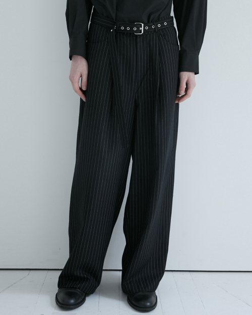 BELTED CURVED SLACKS (STRIPE)