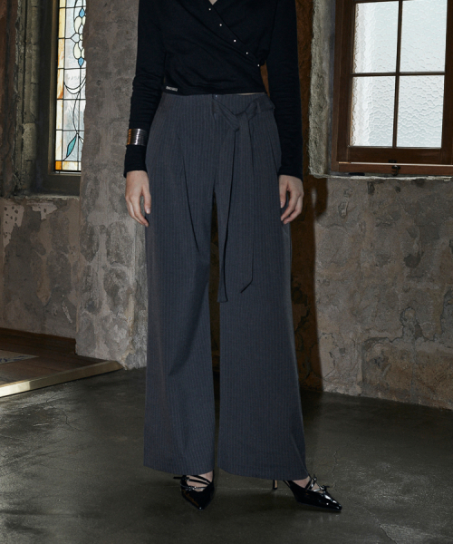 Looped Stripe Slacks (CHARCOAL)
