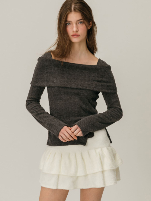BUTTON OFF SHOULDER T-SHIRT / CHARCOAL