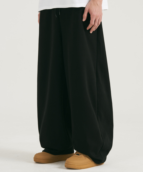 D18 Triple Pintuck Balloon Sweatpants (чёрный)