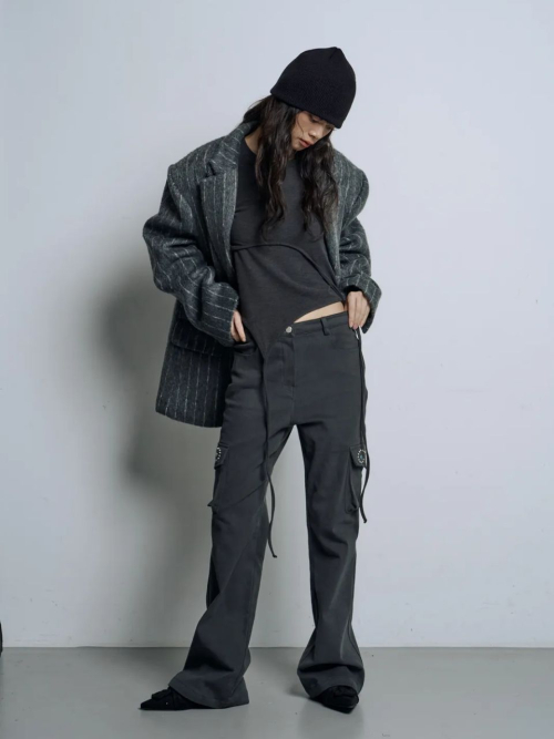 EDGE POCKET CARGO BOOTCUT PANTS [BLACK, CHACOAL]