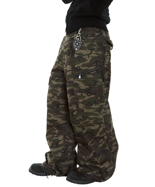 아캄(AAKAM) Knee Pin-Tuck Camo Zippered Cargo Pants (Khaki