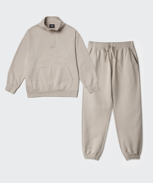 무신사 스탠다드 키즈() 오버사이즈 하프 집업 스웨트셔츠 & 베이식 스웨트 팬츠 셋업 [더스티 베이지] 상품 이미지