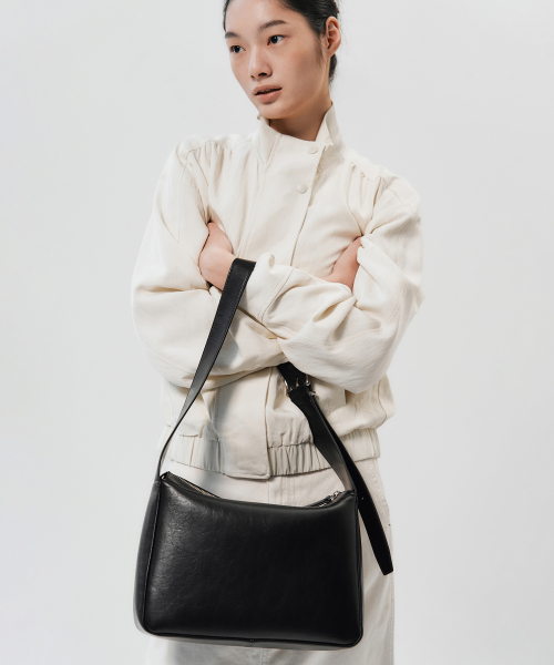 무신사 스탠다드 우먼() 우먼즈 소프트 박스 숄더백 [블랙] 상품 이미지