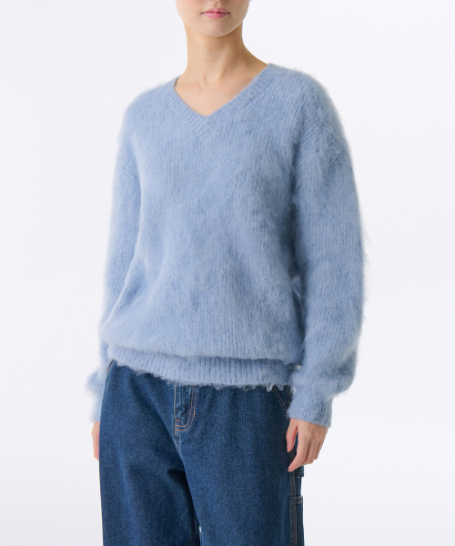 무신사 스탠다드 우먼() [3만원 이상 구매시 구매 가능] 우먼즈 헤어리 릴렉스드 브이 넥 니트 [스카이 블루] 상품 이미지