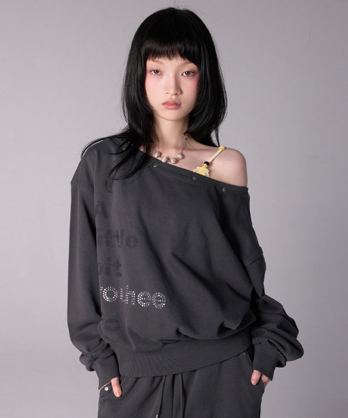 YOUHEETIC HOTFIX OFF-SHOULDER SWEATSHIRTS_CHARCOAL