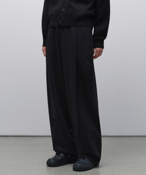 DOUBLE KNIT ONE TUCK WIDE LOUNGE SWEAT PANTS [BLACK]