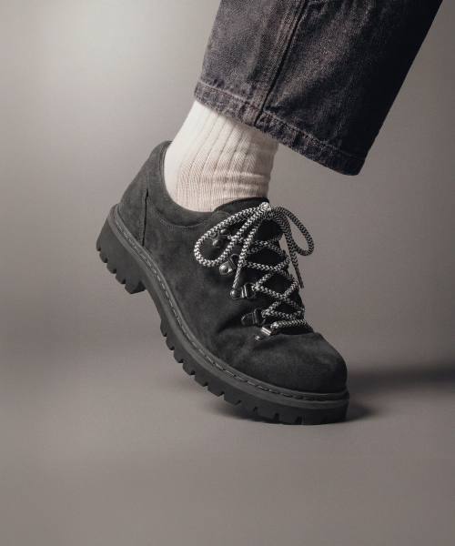 [+4cm] TRAIL SUEDE TRACKERS (CHARCOAL)