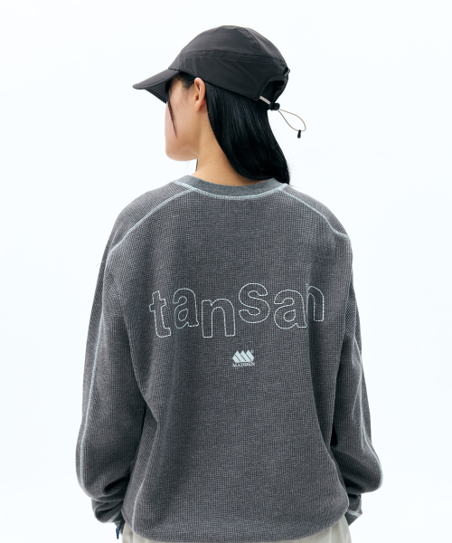 매든 X 탄산 라인드 와플 롱 슬리브 차콜