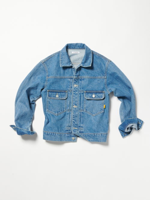 LIGHT WASH DENIM TRUCKER JACKET