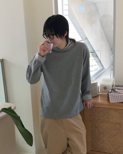 Серый лонгслив с капюшоном в полоску (GREY)