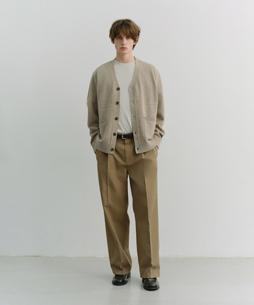 PLEATED CHINO SLACKS_UDPA6A303_KHAKI BROWN