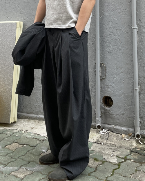 STRIPE DOUBLE PINTUCK WIDE SLACKS - CHARCOAL