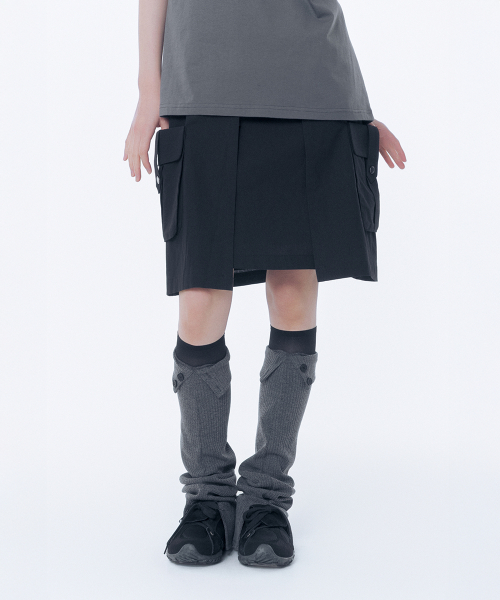 Layered pocket cargo skirt BLACK