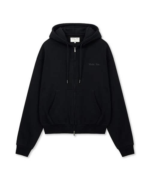 BACK LOGO ESSENTIAL HOODY ZIP UP IN BLACK