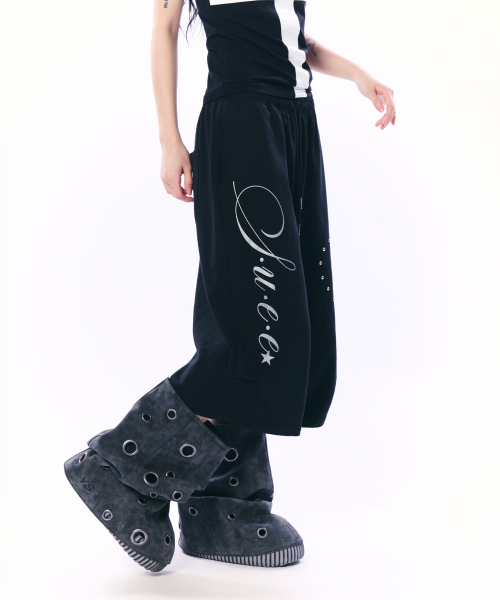 HEART STUD LOGO BERMUDA PANTS / BLACK