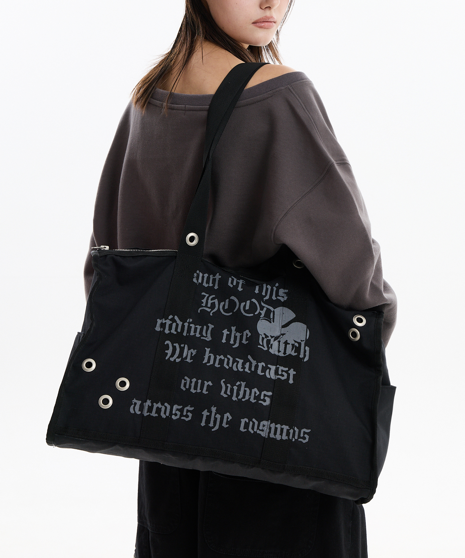 out of this HOOD Eyelet Shoulder Bag BLACK