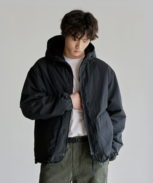 HOODED INSULATED JACKET [BLACK]