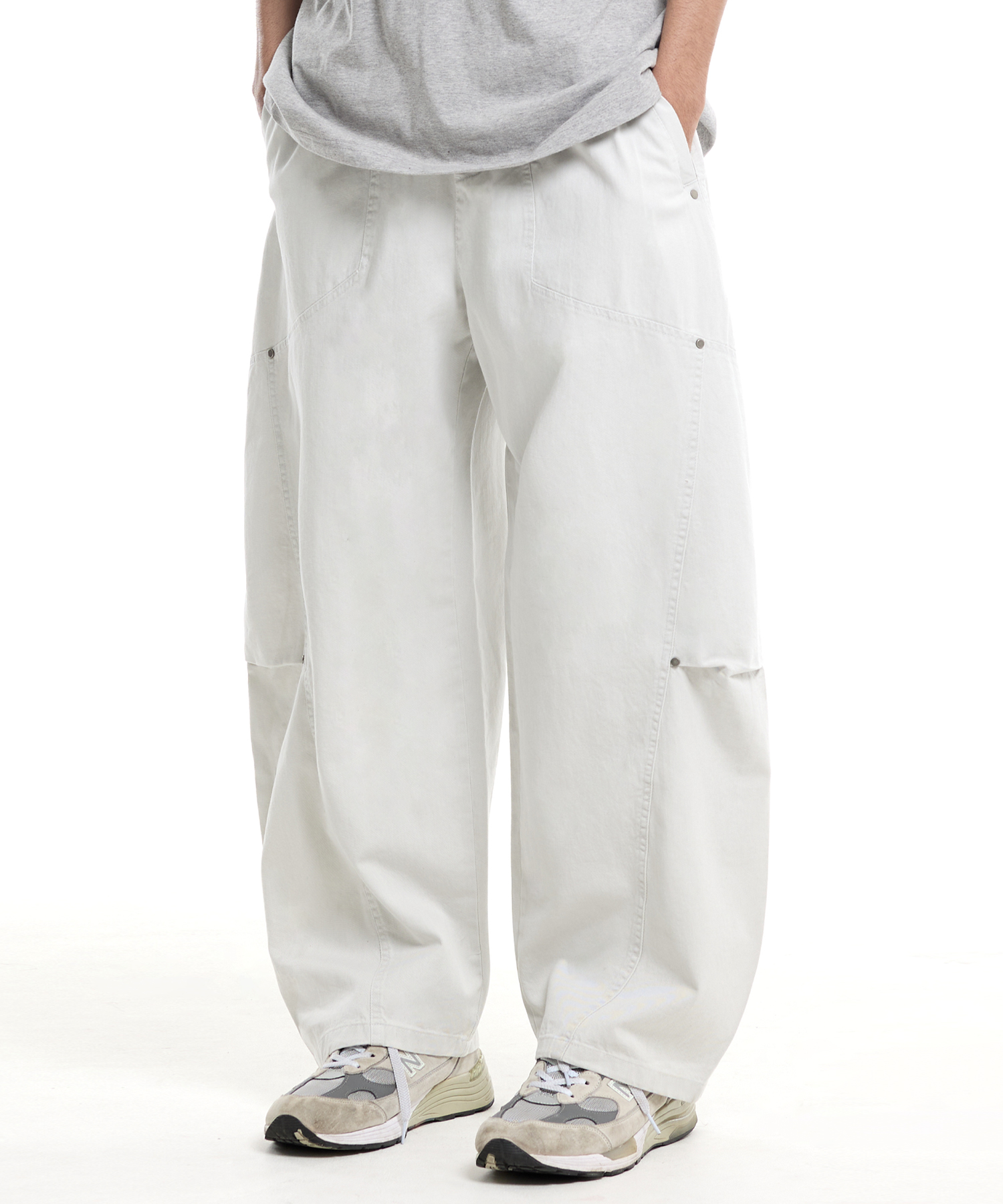 Wide incision rivet point banding pants ivory
