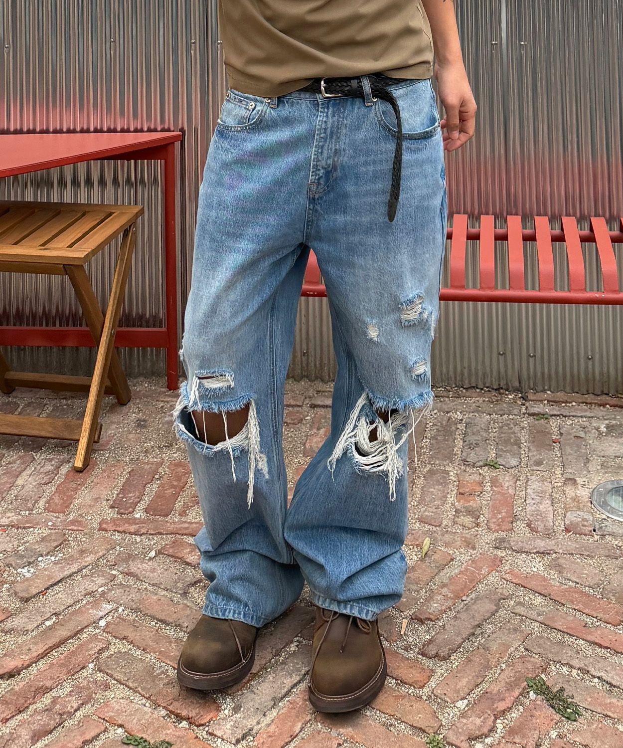 Distressed Flare Denim Pants [Light Blue]
