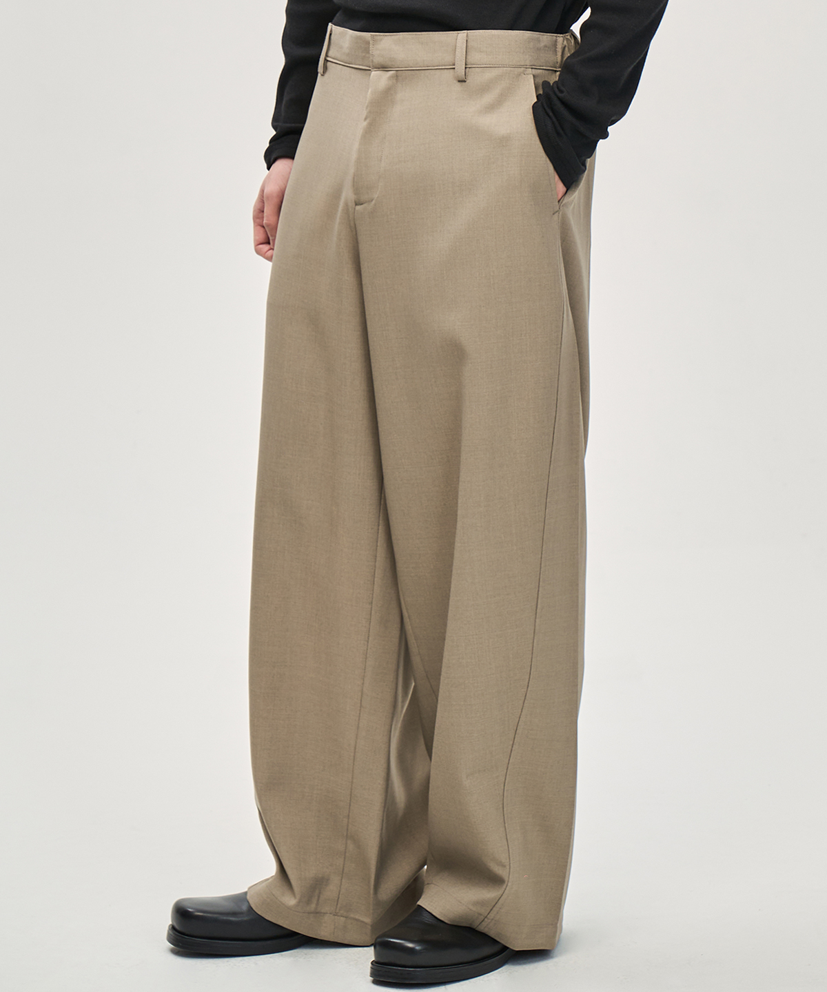 LOOSE-FIT CURVED WIDE SLACKS (BEIGE)