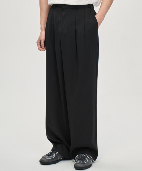 Свободные широкие слаксы с защипами (BLACK)