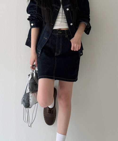 [KUROKI] CLASSIC DENIM MINI SKIRT_DARK BLUE