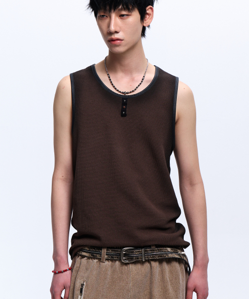LEATHER MIXED SPRAY SLEEVELESS - BROWN