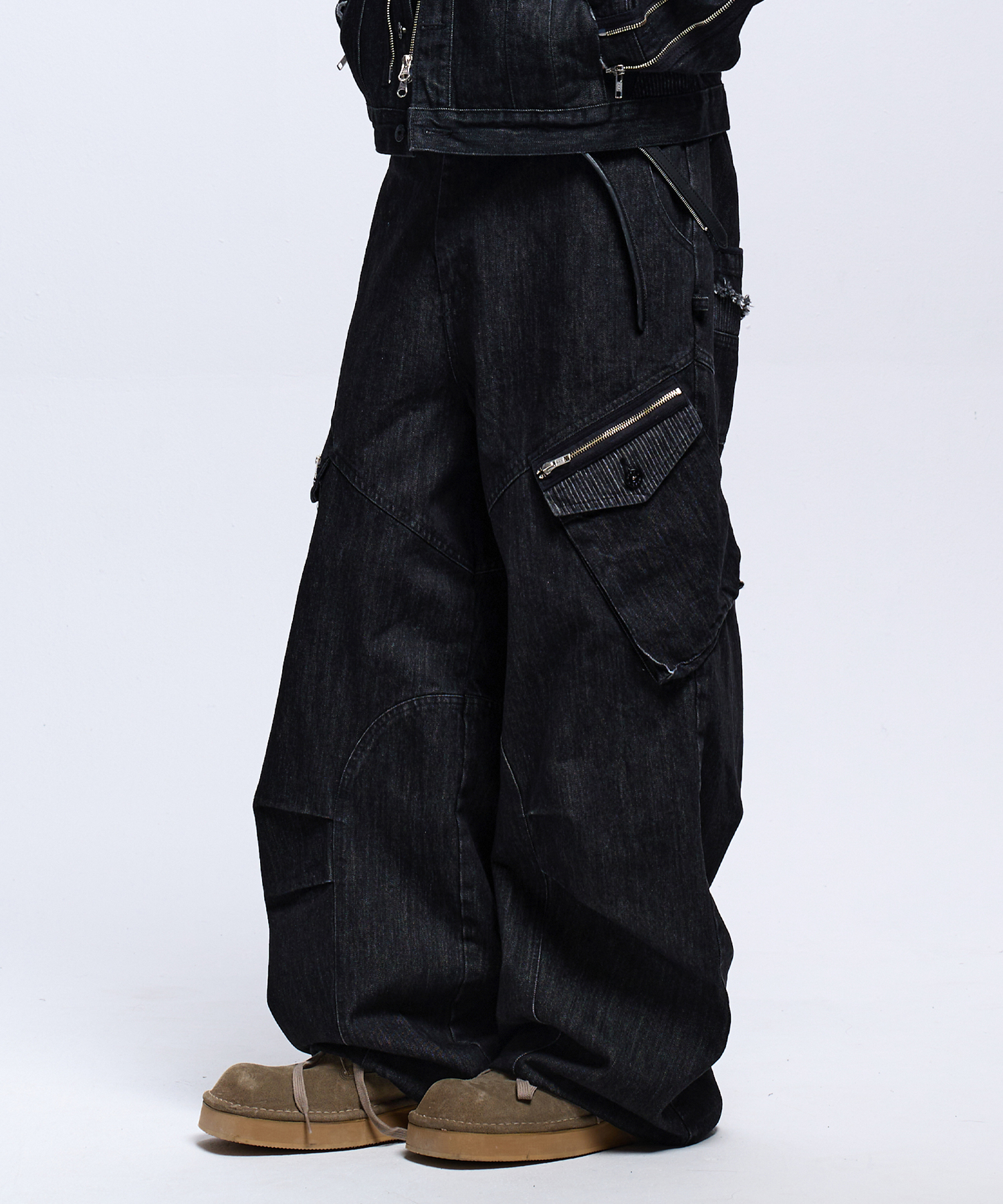 STRIPE MIXED CARGO DENIM PANTS - BLACK