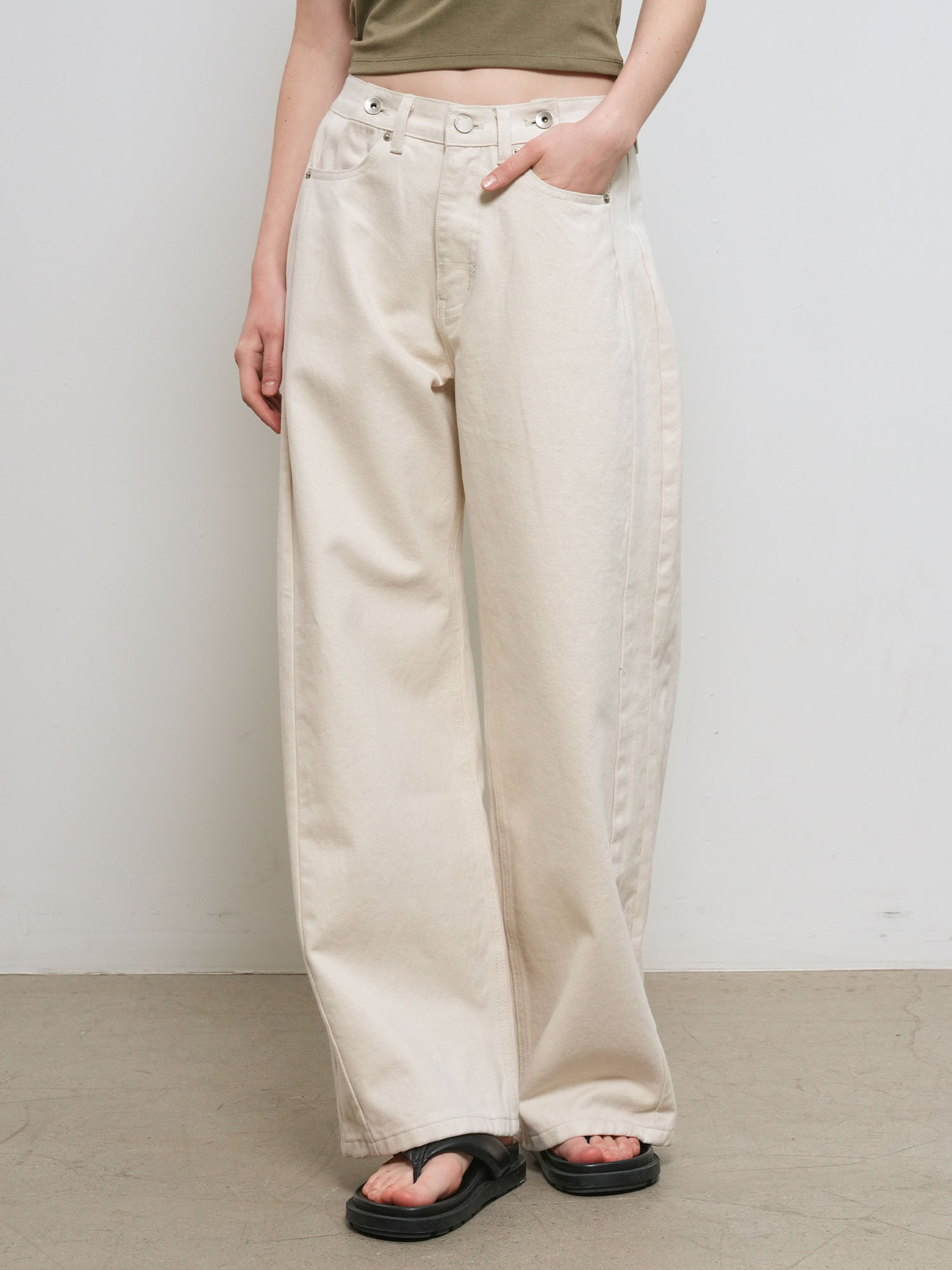woman snap detail wide denim pants [ivory]