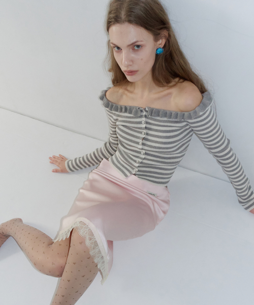 OFF SHOULDER FRILLED STRIPE CARDIGAN_CREAM/GREY