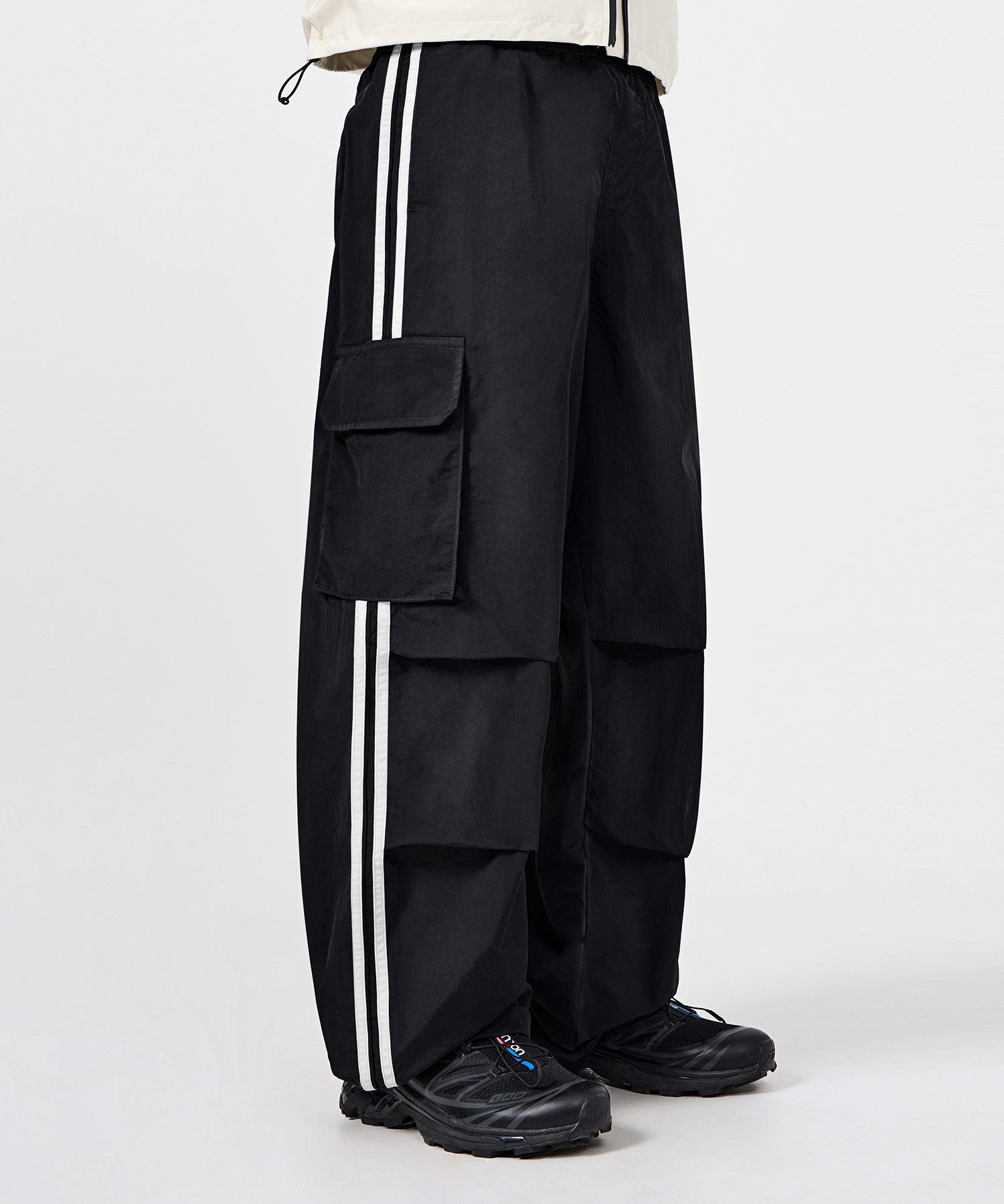 [SUMMER] VLAD CURVED TRACK NYLON CARGO PANTS_BLACK