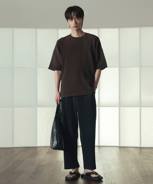 Yoyogi Pleats Tapered-fit Pants (Black) TNPA6E114BK