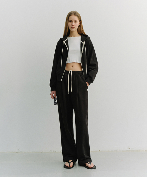 UNISEX LEATHER LOGO WIDE SWEAT PANTS_UDPA6A102_BLACK