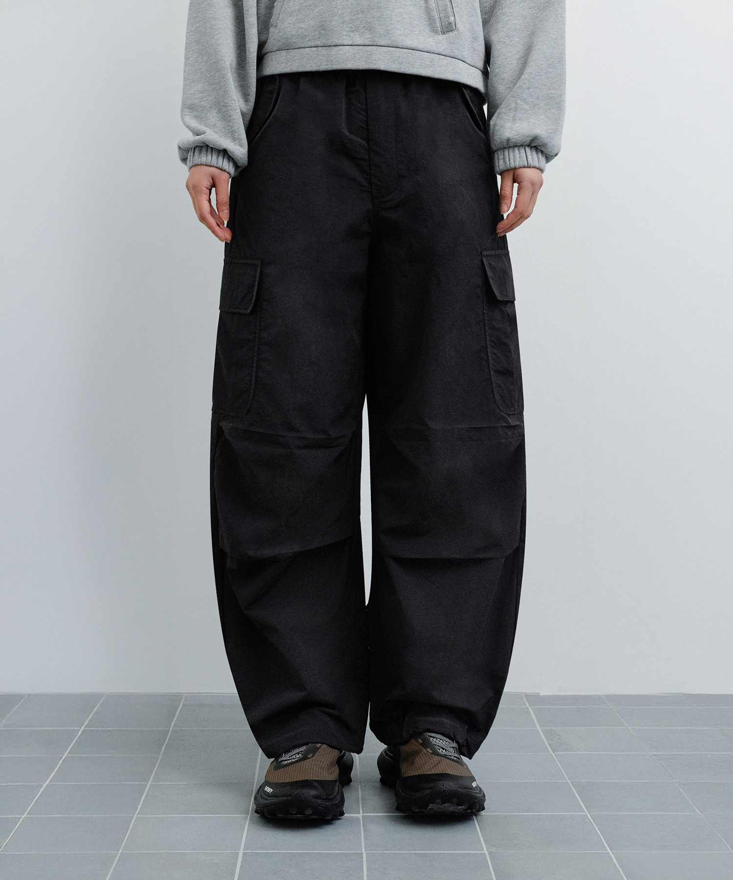 EUG NYLON PARACHUTE CURVED BANDING PANTS_BLACK