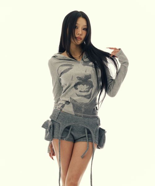 5 BUTTON GRAPHIC THIN HOODED GREY