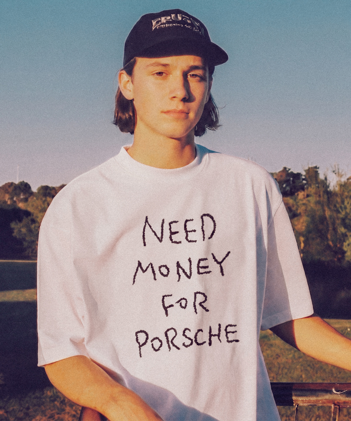 Gildan X Винтаж Collection NEED MONEYFOR PORSCHE T-Рубашка