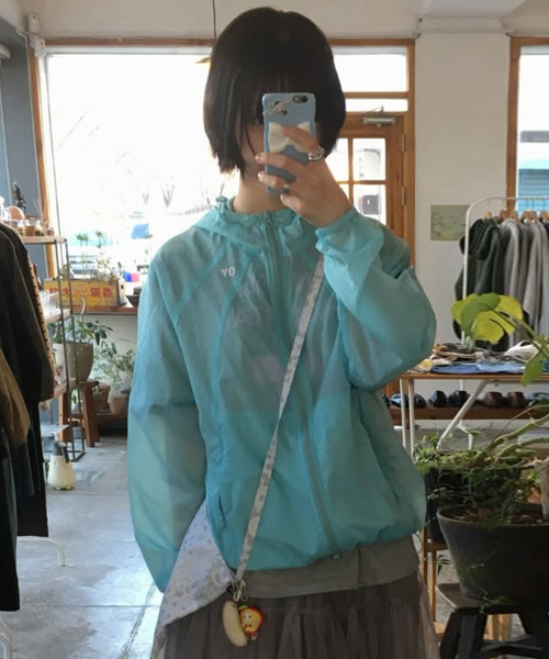 CURVED SHEER WINDBREAKER - SKY BLUE