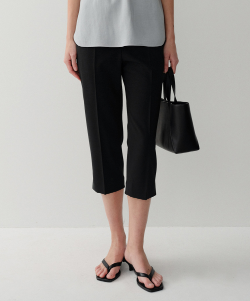 FINN CAPRI PANTS (BLACK)