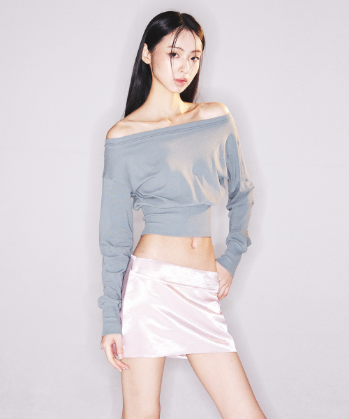 OFF-SHOULDER CROP TOP