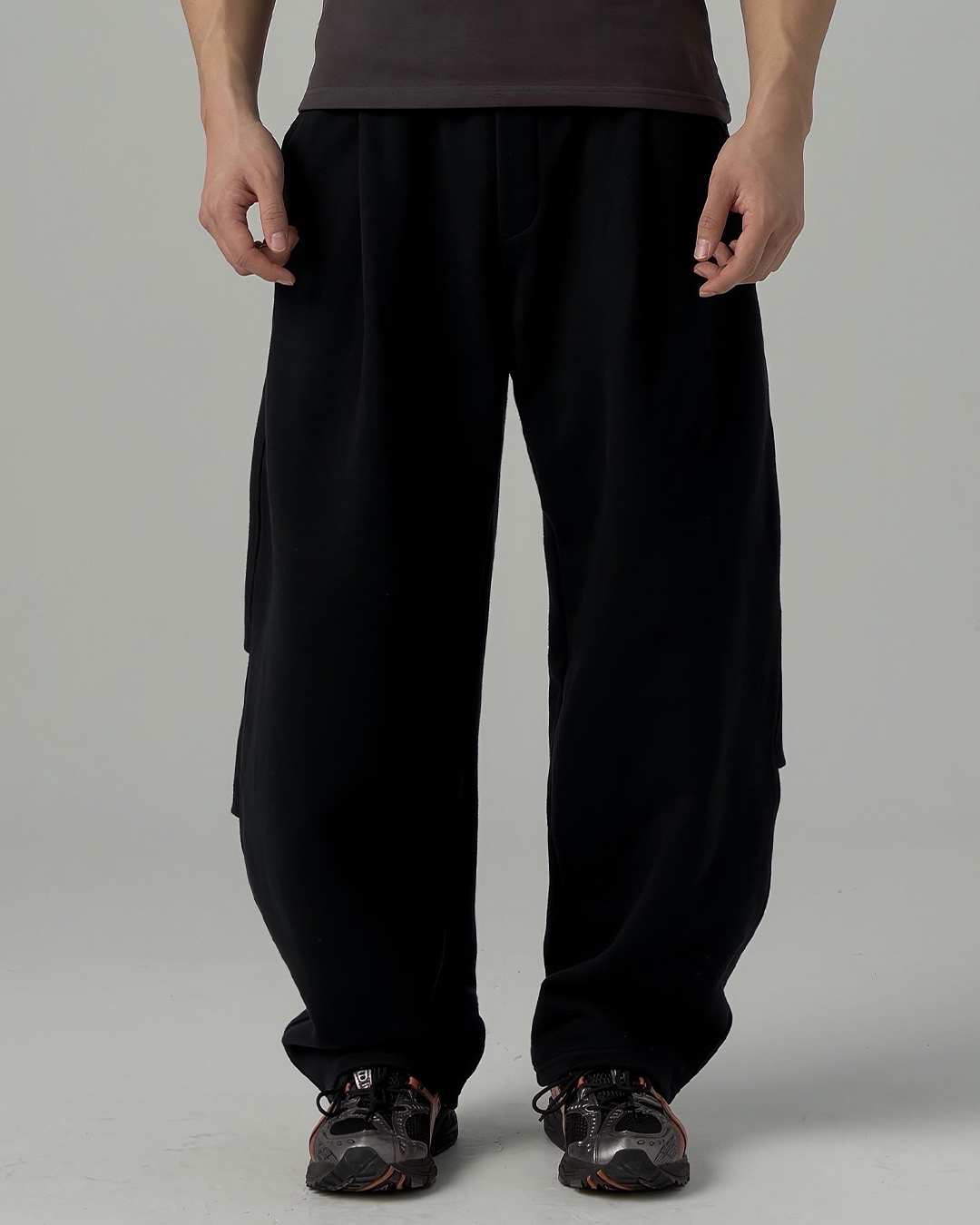 SIDE PINTUCK BALLOON FIT SWEATPANTS