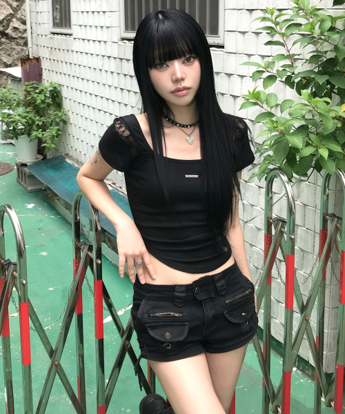 Bust Line Pintuck Detail Top (Black)