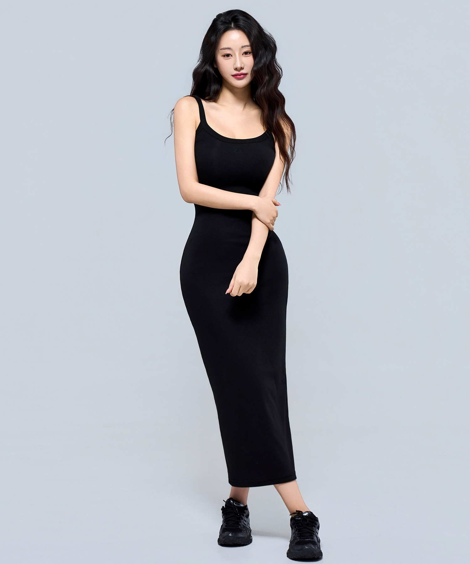 Длинное трикотажное платье в рубчик P5072 [Black]