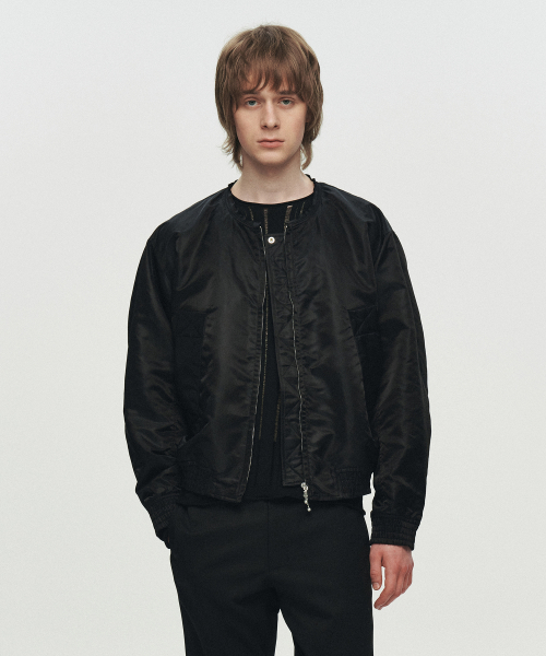 FRAME COLLARLESS BOMBER JACKET (BLACK)