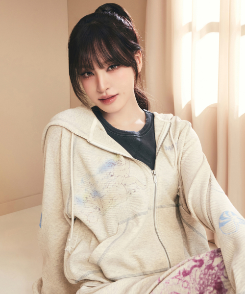 마뗑킴(MATIN KIM) SKETCH GRAFFITI WAFFLE HOODY ZIP UP IN LIGHT